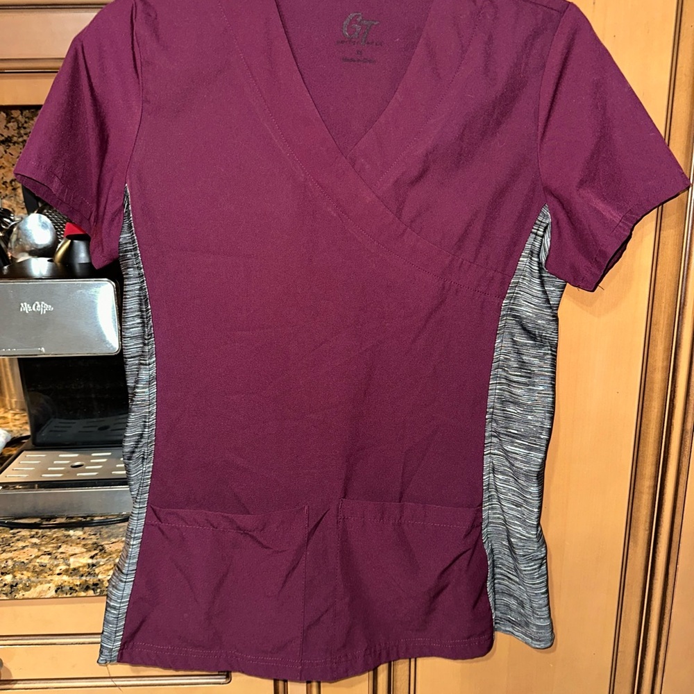 Women's Burgundy Scrubs Uniform Top.      Size: XS